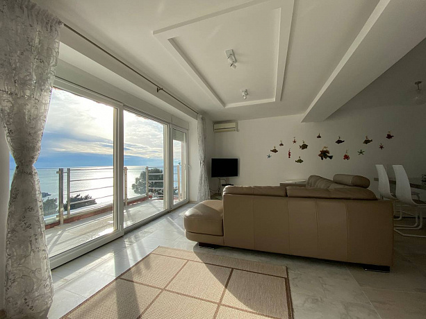 Three-bedroom apartment with sea view on an exclusive location 